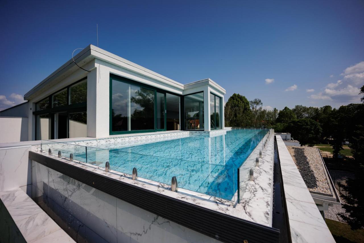 Bauhaus Gold Siofok